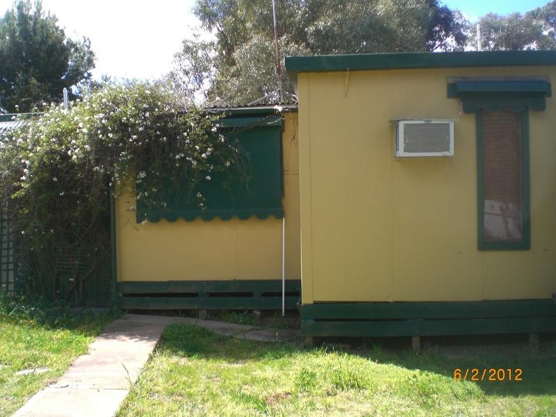 11 Fanning St, Charlton VIC 3525