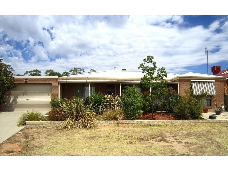 19 Pittaway St, Kangaroo Flat VIC 3555