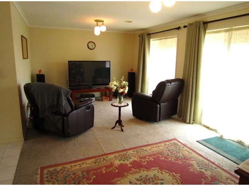 19 Pittaway St, Kangaroo Flat VIC 3555