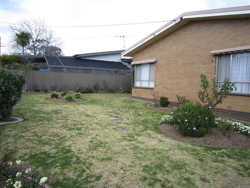 14 Ford St, Kangaroo Flat VIC 3555