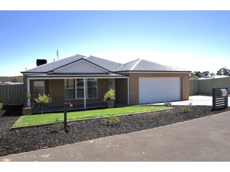 30 Highland Way, Maiden Gully VIC 3551