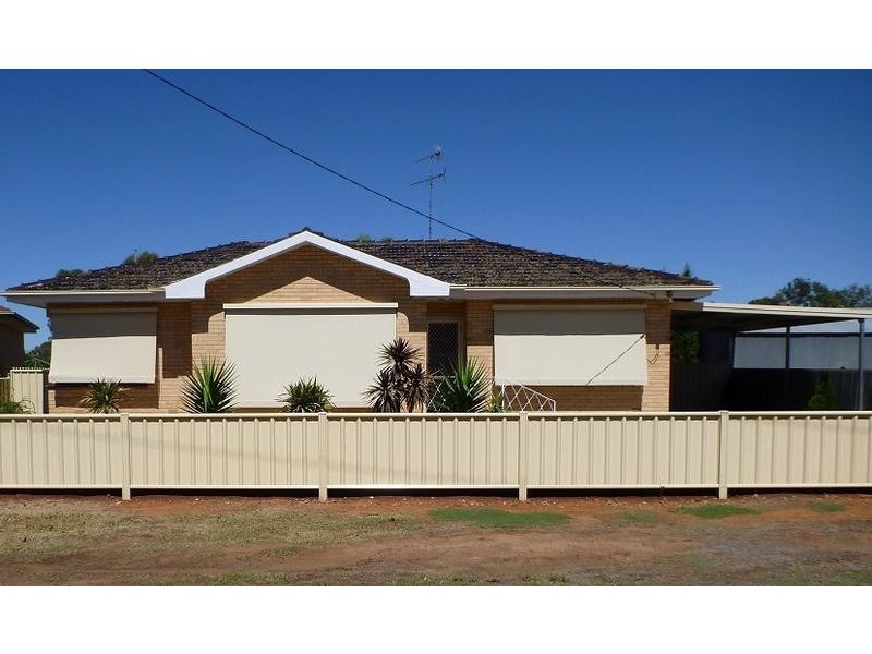 1 Fanning St, Charlton VIC 3525