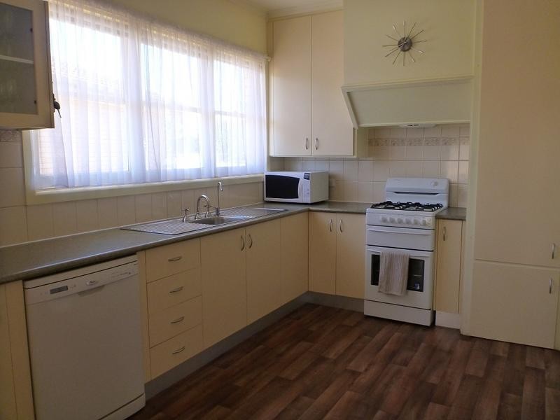 1 Fanning St, Charlton VIC 3525