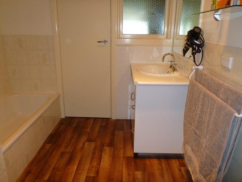 1 Fanning St, Charlton VIC 3525