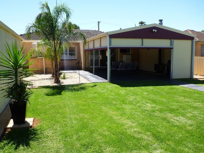 1 Fanning St, Charlton VIC 3525