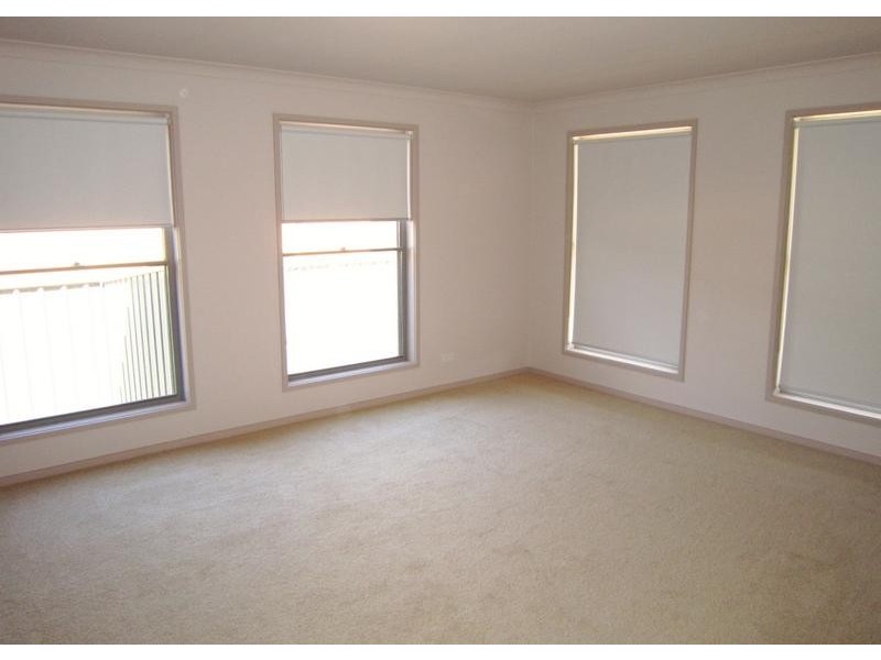 8 Metropolitan Drive, Eaglehawk VIC 3556