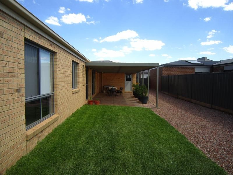 8 Metropolitan Drive, Eaglehawk VIC 3556
