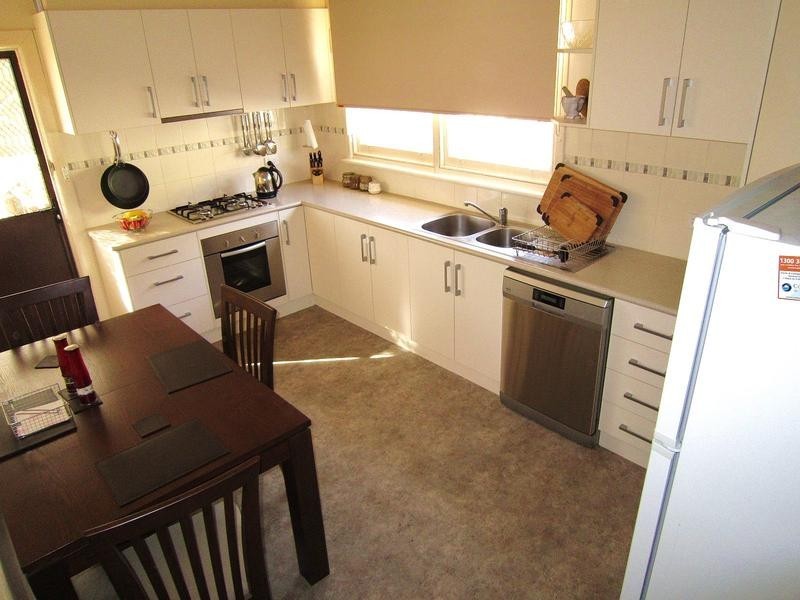40 Benghasi Ave, Golden Square VIC 3555