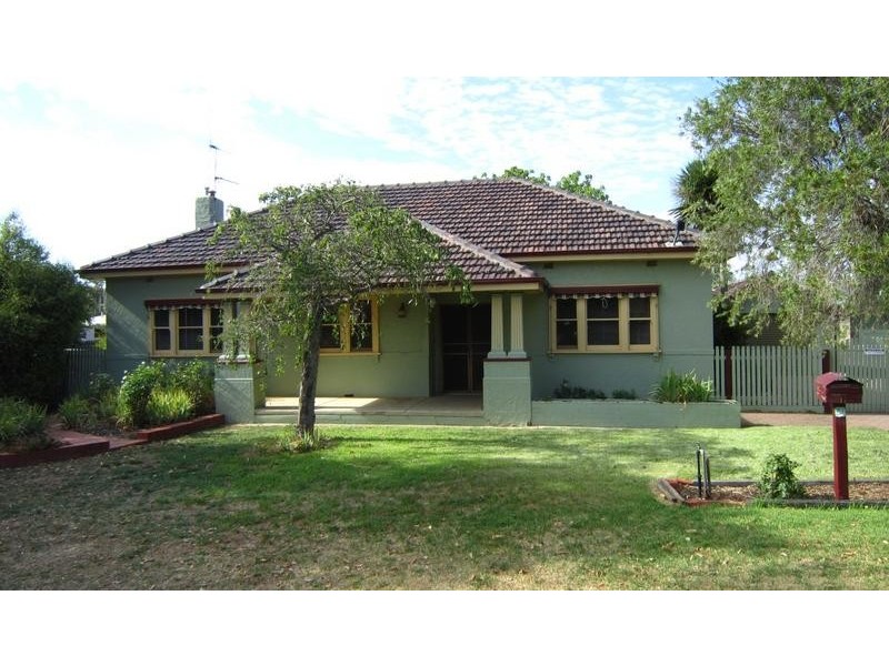 11 Crusoe Road, Kangaroo Flat VIC 3555