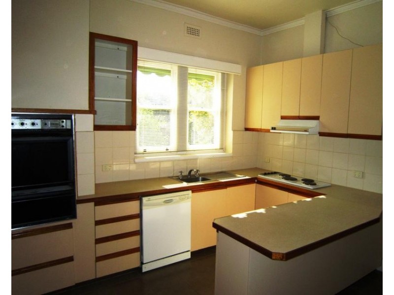 11 Crusoe Road, Kangaroo Flat VIC 3555