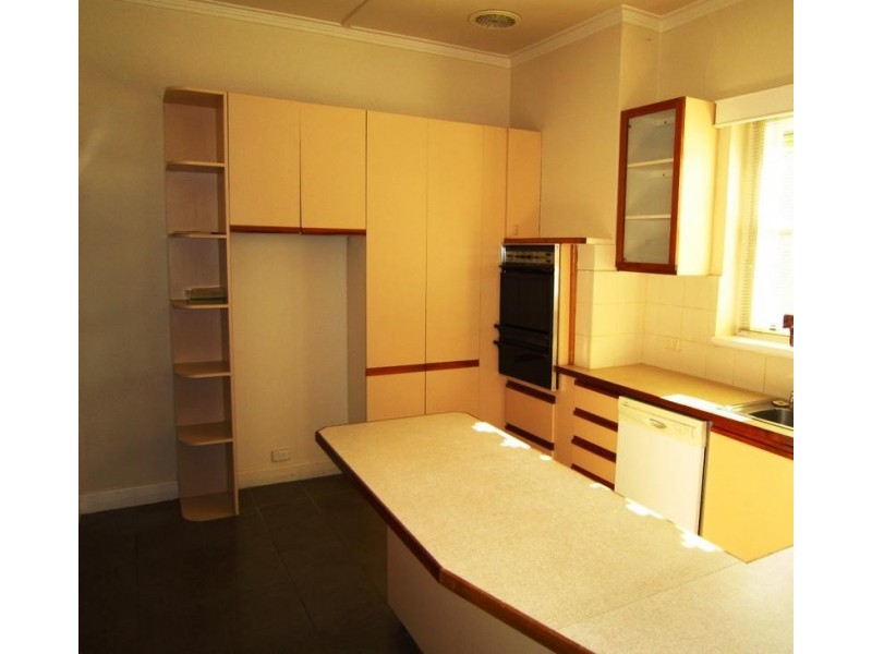 11 Crusoe Road, Kangaroo Flat VIC 3555