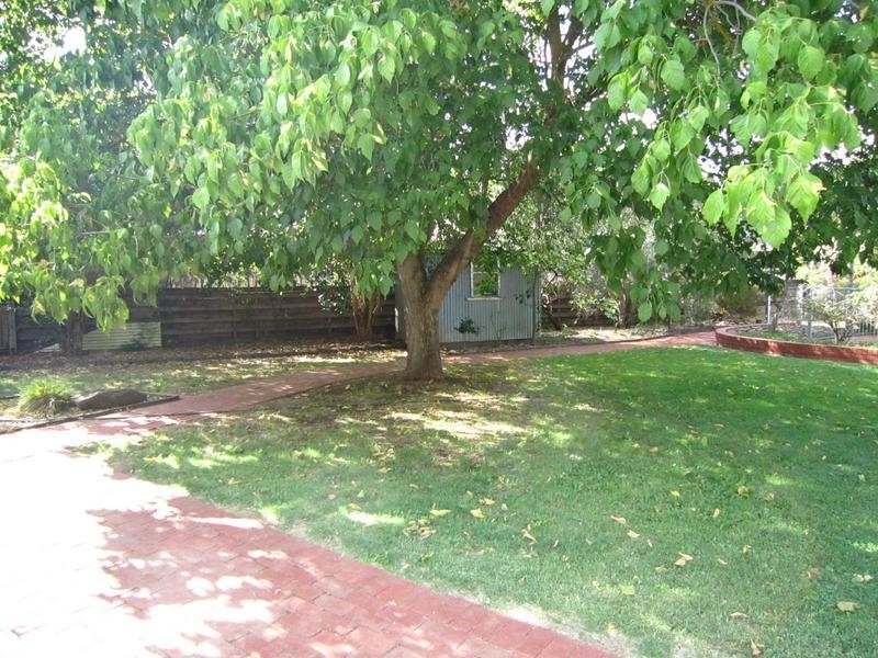 11 Crusoe Road, Kangaroo Flat VIC 3555