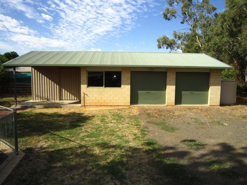 11 Crusoe Road, Kangaroo Flat VIC 3555