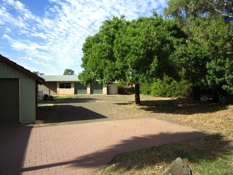11 Crusoe Road, Kangaroo Flat VIC 3555