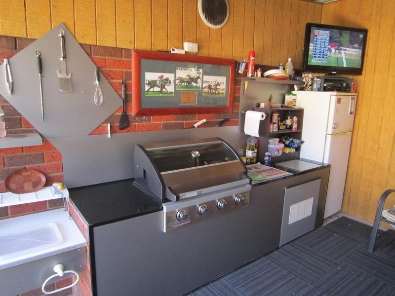 121 Olympic Parade, Kangaroo Flat VIC 3555