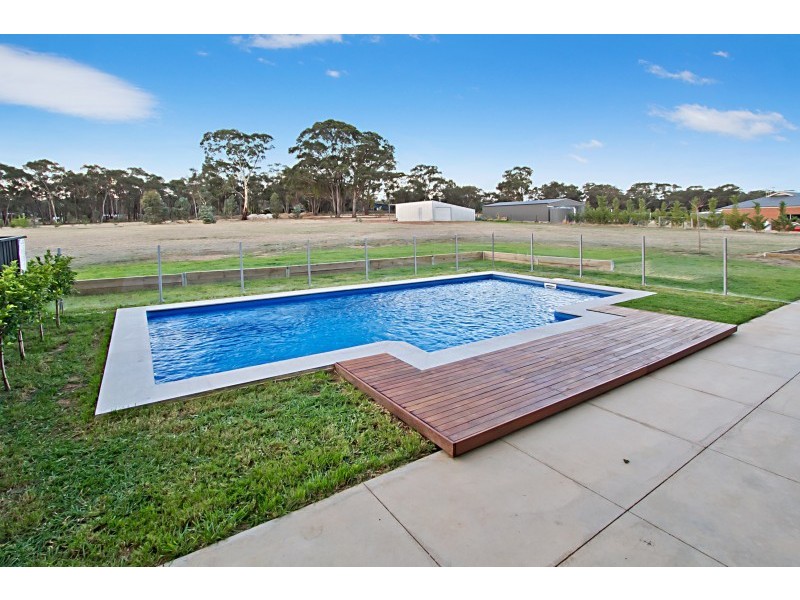 2 Dino Court, Junortoun VIC 3551