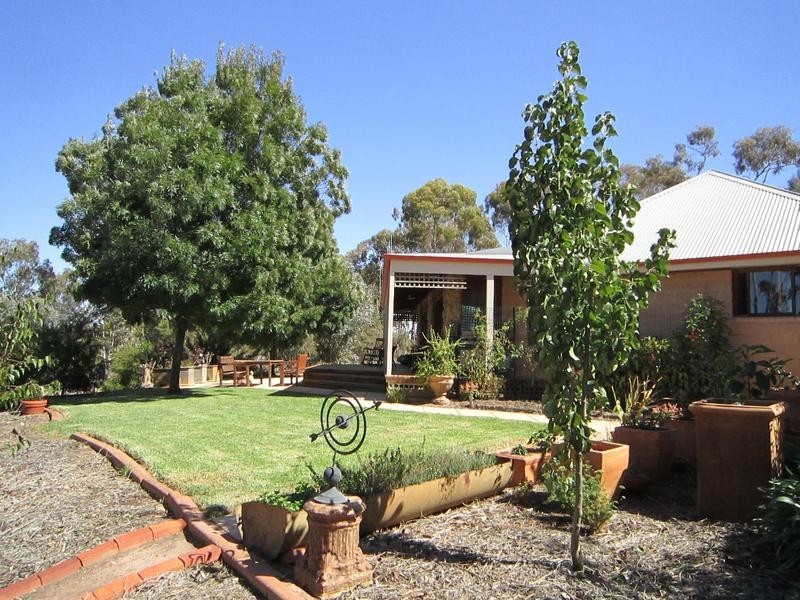 90 Cruikshank Drive, Bagshot VIC 3551