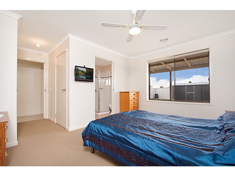 13A Tobin Crescent, Epsom VIC 3551