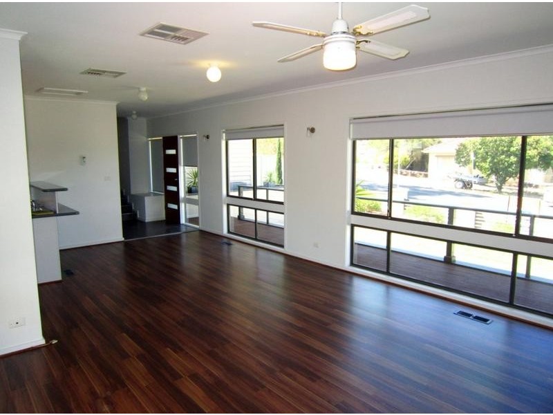 17 Lansell Street, Kangaroo Flat VIC 3555