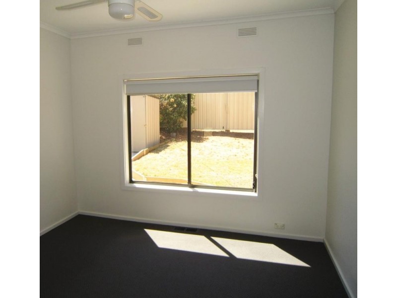 17 Lansell Street, Kangaroo Flat VIC 3555