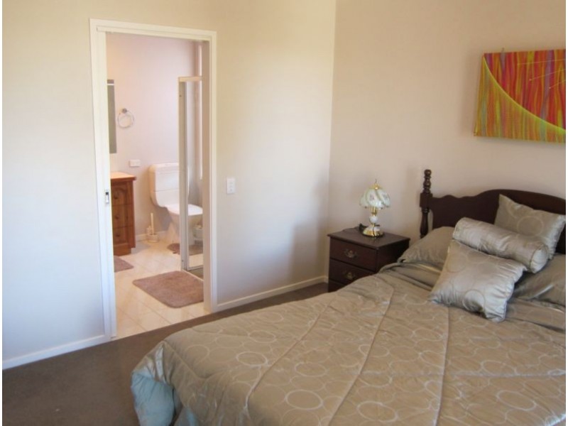 123 Osborne Street, Flora Hill VIC 3550
