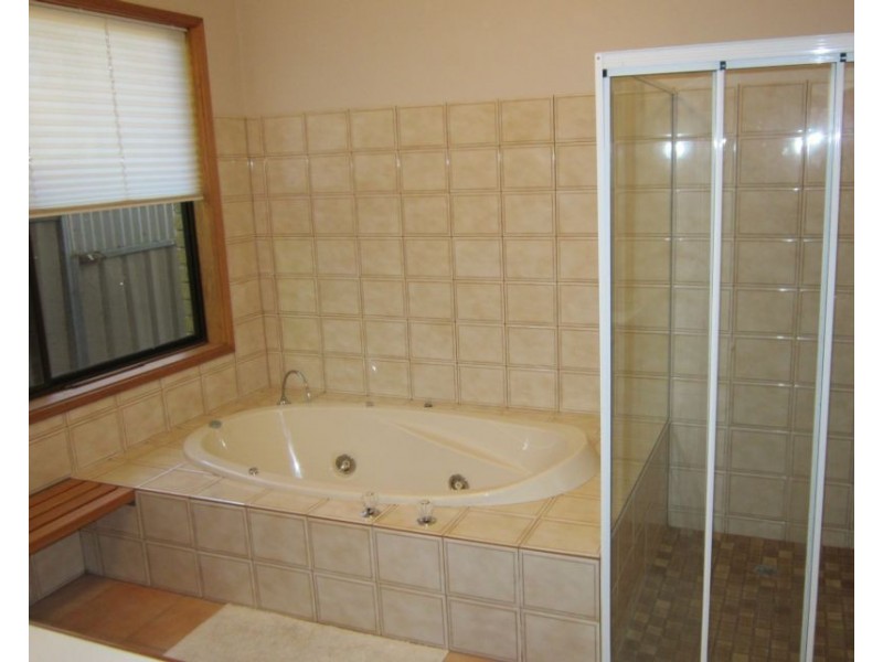 123 Osborne St, Flora Hill VIC 3550