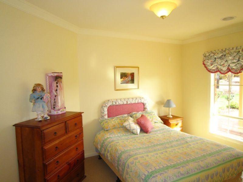 39 Northmoor Drive, Strathdale VIC 3550