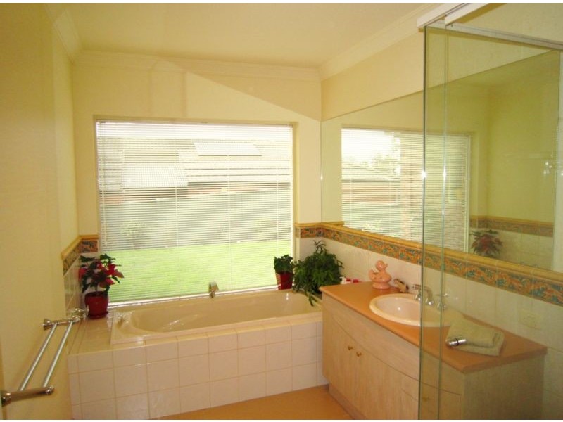39 Northmoor Drive, Strathdale VIC 3550