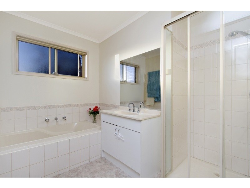 1 Centaur Close, Strathfieldsaye VIC 3551