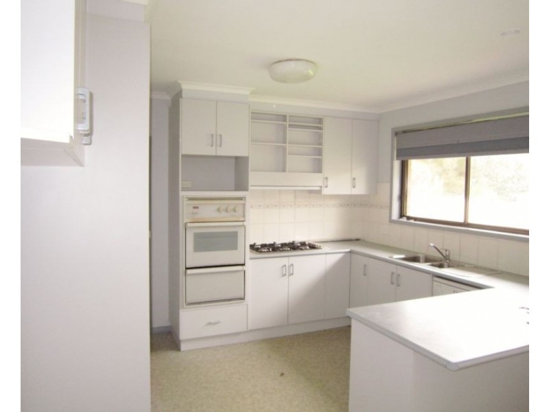 34 Cousins Street, Strathdale VIC 3550