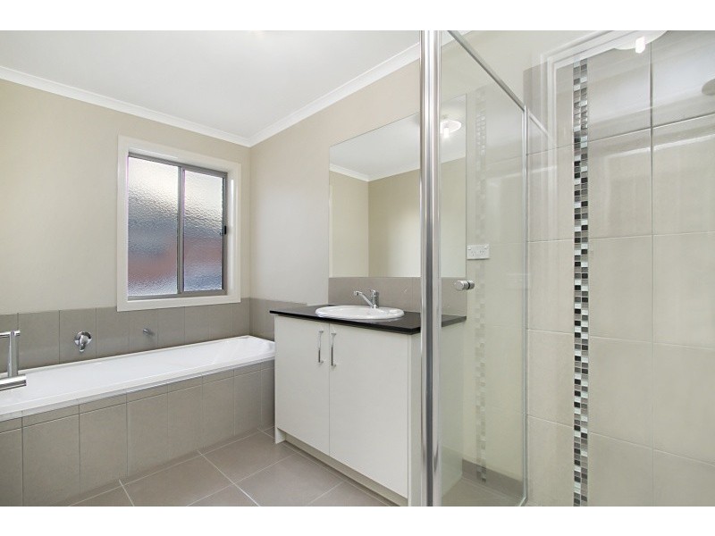 1/4 Rosemary Court, Golden Square VIC 3555