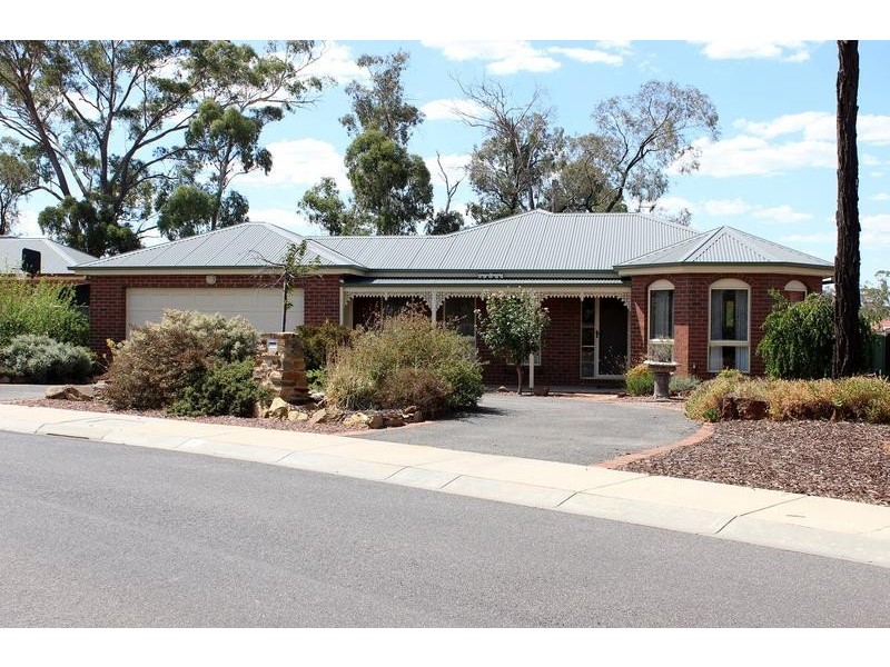 7 Northmoor Drive, Strathdale VIC 3550