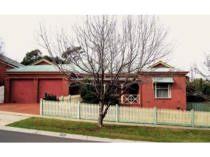 18 Chelsea Boulevard, Strathdale VIC 3550