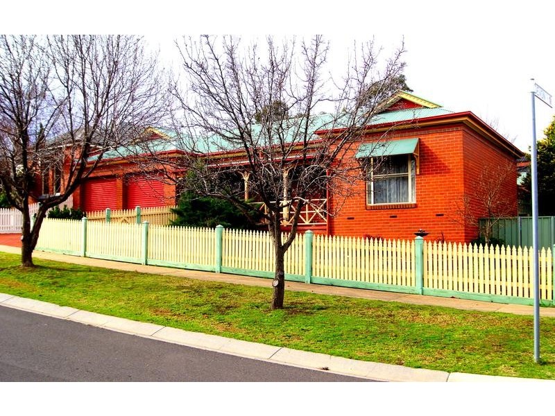 18 Chelsea Boulevard, Strathdale VIC 3550