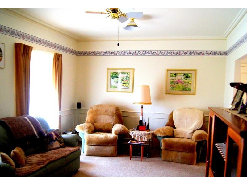 18 Chelsea Boulevard, Strathdale VIC 3550