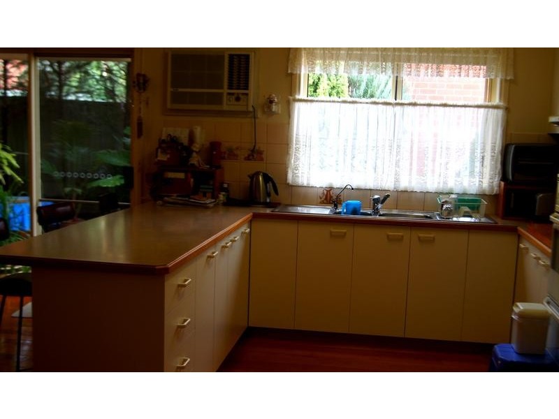 18 Chelsea Boulevard, Strathdale VIC 3550