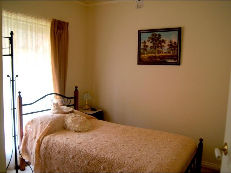 18 Chelsea Boulevard, Strathdale VIC 3550