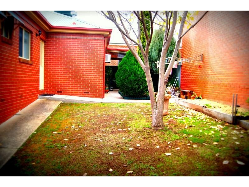 18 Chelsea Boulevard, Strathdale VIC 3550