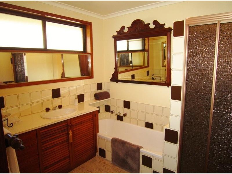 64 Gill Avenue, California Gully VIC 3556