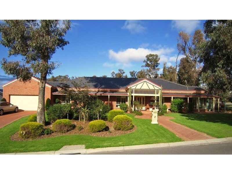 39 Northmoor Drive, Strathdale VIC 3550