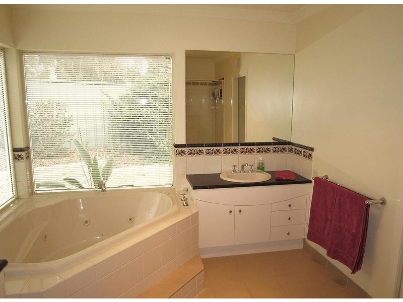 39 Northmoor Drive, Strathdale VIC 3550