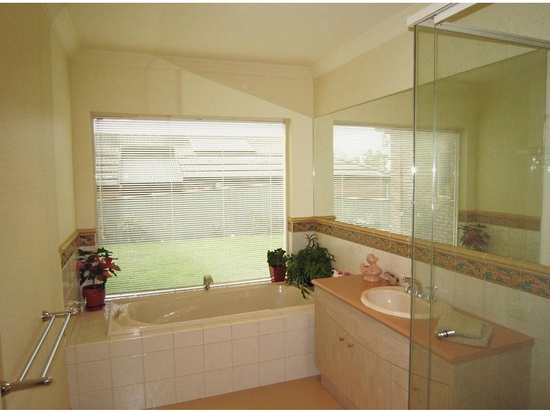 39 Northmoor Drive, Strathdale VIC 3550