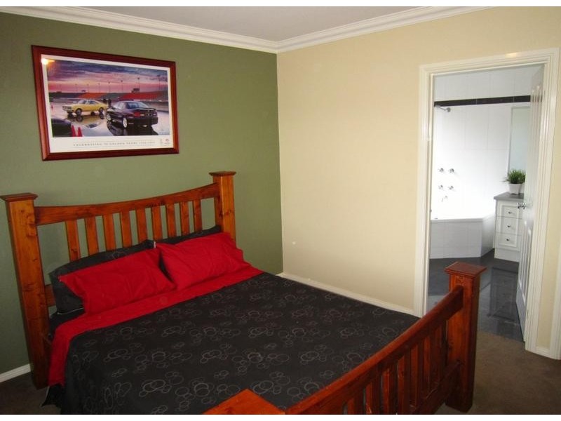 5 Verbeena Terrace, Epsom VIC 3551