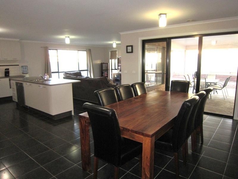 10 Symbester Crescent, Eaglehawk VIC 3556
