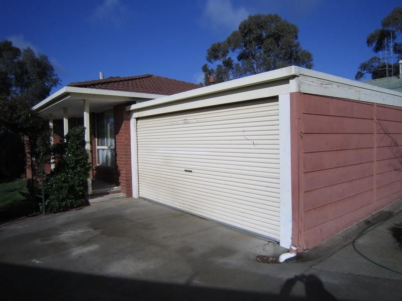 9 Aspin Gardens, Golden Square VIC 3555