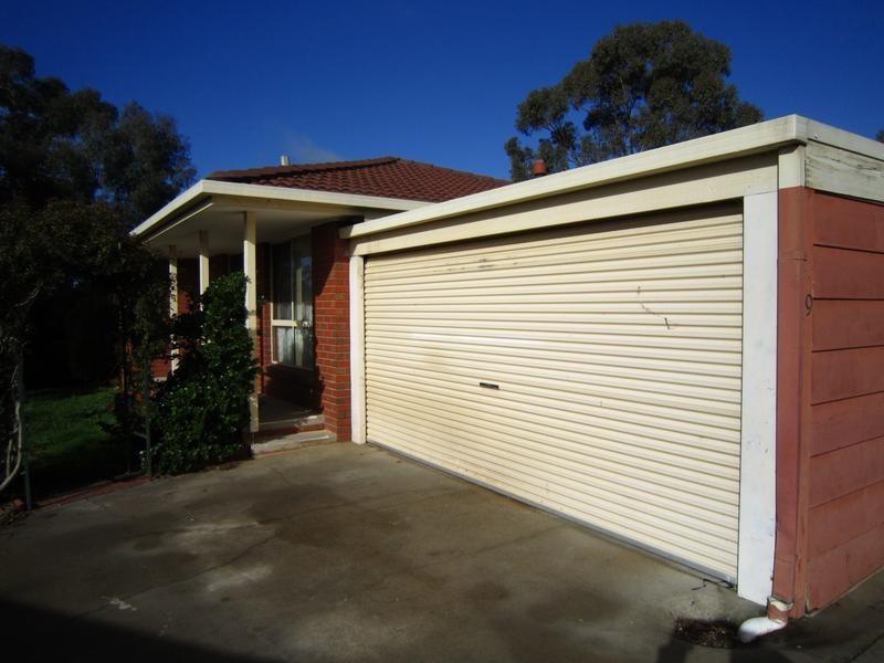9 Aspin Gardens, Golden Square VIC 3555