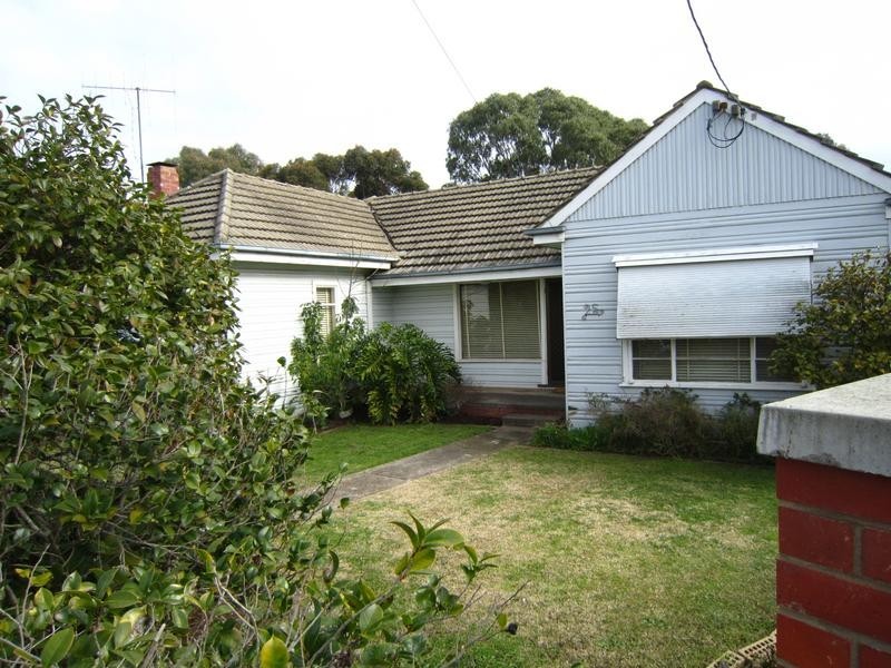 25 Alamein Court, Golden Square VIC 3555