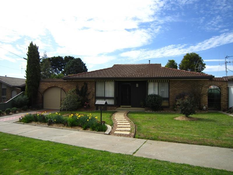 19 Wireless Street, Kangaroo Flat VIC 3555