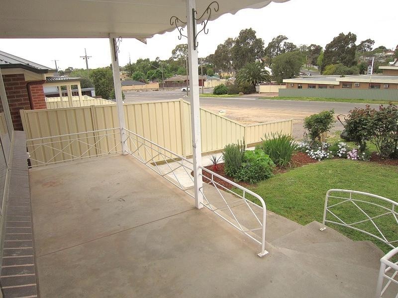 8 Parsonage Grove, Eaglehawk VIC 3556