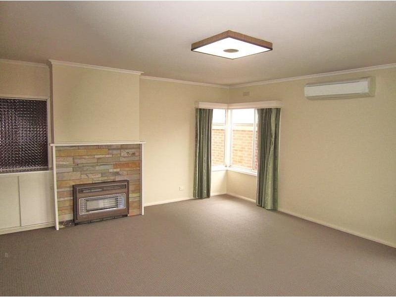 8 Parsonage Grove, Eaglehawk VIC 3556